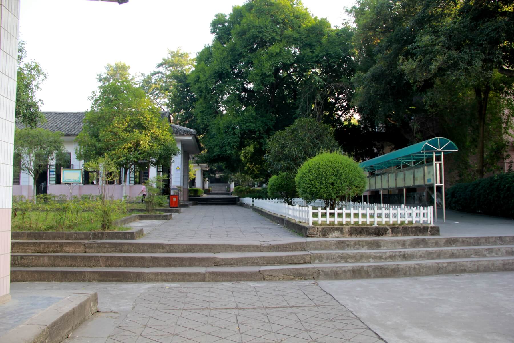 蓬安中學(xué)校園風(fēng)采