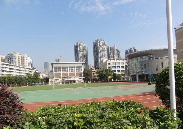 四川大學(xué)附屬中學(xué)地理位置和咨詢電話是？