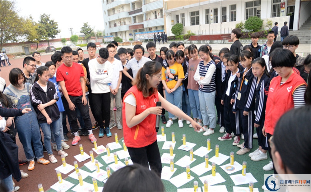 近幾年新都泰興中學高中錄取的分數(shù)線是多少？