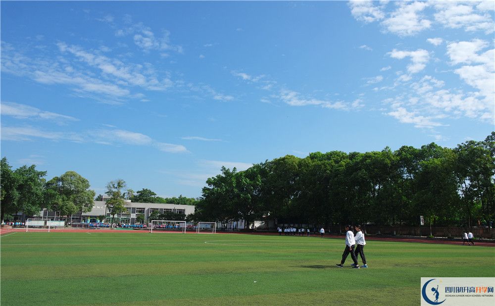 成都成飛中學(xué)的高中住宿怎么樣？